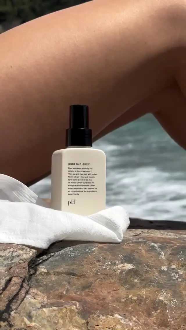 Kaitse oma juukseid suvise päikse, kloori ja soola eest koos uute limited edition PURE SUN toodetega🩵☀️

#phlaboratories #pHestonia #hairbaseestonia #haircareroutine #juuksehooldus #juuksur #juuksuriteühendus #haircaretips #juuksurtallinnas #juuksed #salongitooted